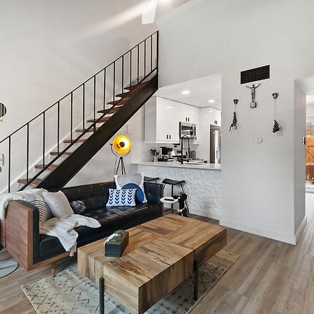 Contemporary Couples Getaway Near Austin Favorites - Loft 21 Apartment Екстериор снимка