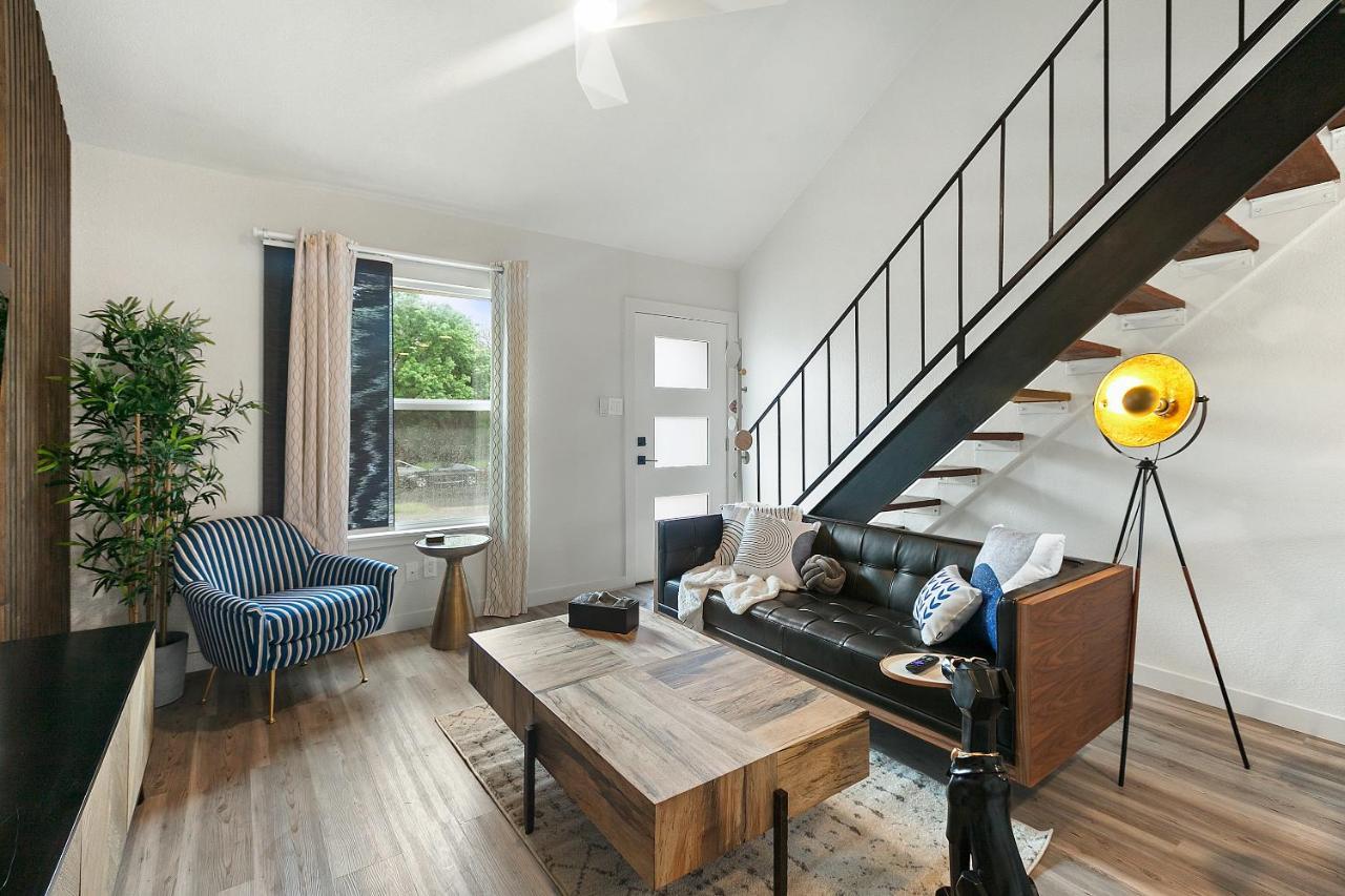 Contemporary Couples Getaway Near Austin Favorites - Loft 21 Apartment Екстериор снимка