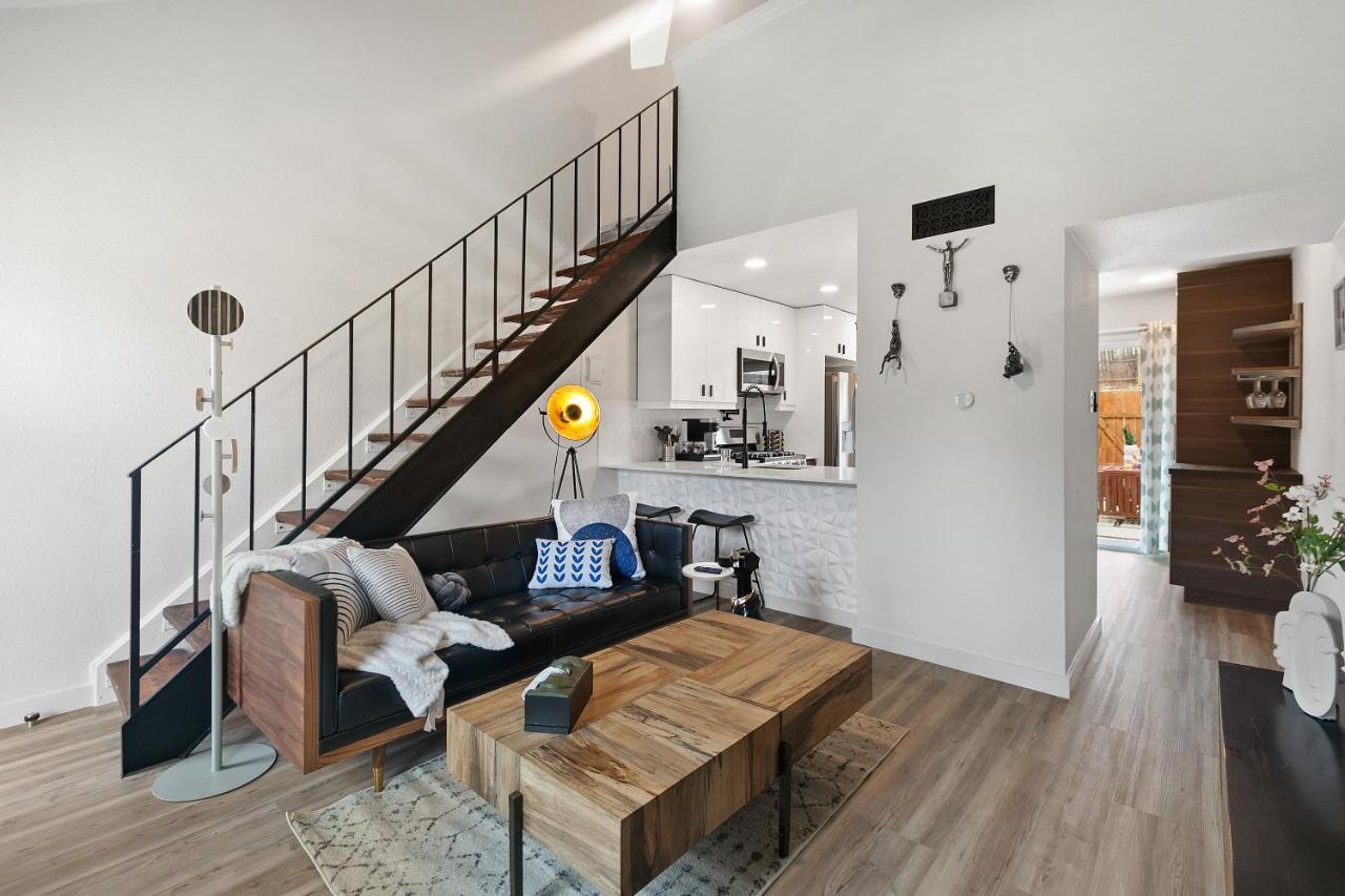 Contemporary Couples Getaway Near Austin Favorites - Loft 21 Apartment Екстериор снимка