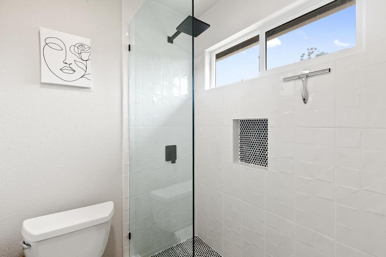Contemporary Couples Getaway Near Austin Favorites - Loft 21 Apartment Екстериор снимка