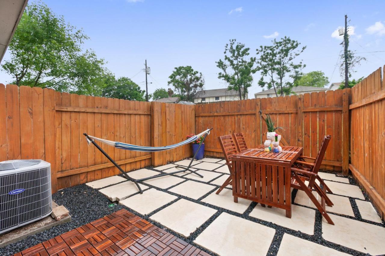 Contemporary Couples Getaway Near Austin Favorites - Loft 21 Apartment Екстериор снимка
