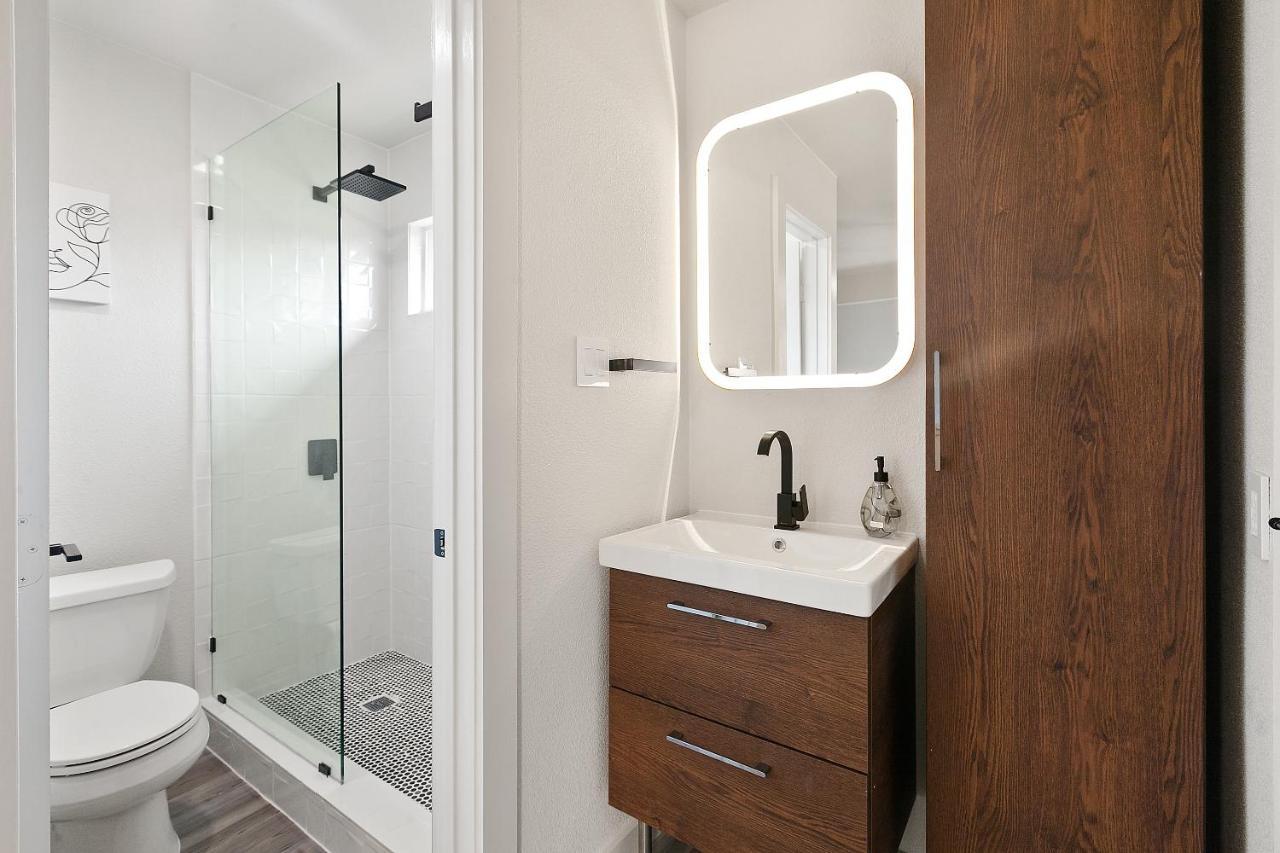 Contemporary Couples Getaway Near Austin Favorites - Loft 21 Apartment Екстериор снимка