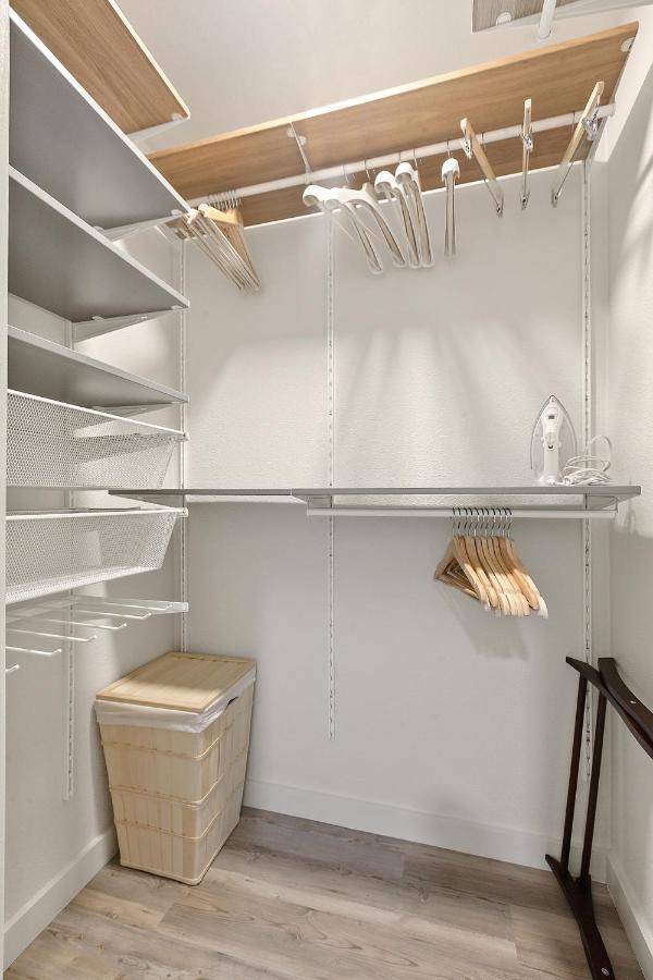 Contemporary Couples Getaway Near Austin Favorites - Loft 21 Apartment Екстериор снимка